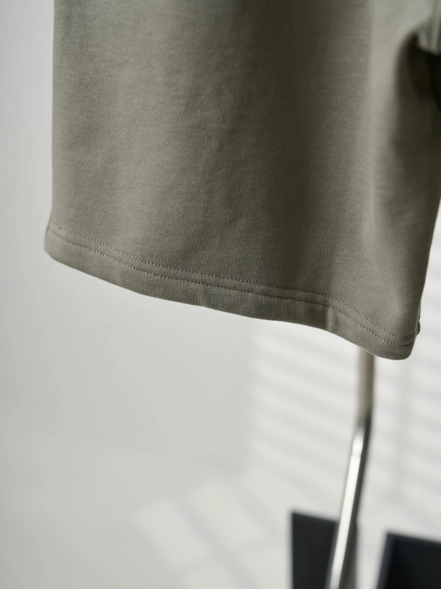 [Real auction] Ami/Ami love heart embroidered shorts [In Stock] S M L Love embroidery work with high precision, smooth and delicate lines, fermentation washing and softening, using the fermentation effect produced by mixing yeast, water and mild detergent to gently treat the fabric, improving the overall softness and loose fit.